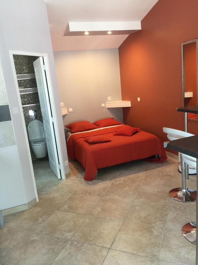 Dependance Individuelle Apartment น็องส์-เลส์-แป็งส์ ภายนอก รูปภาพ